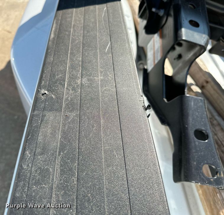 image for item NQ9360 Ford F350 pickup truck bed