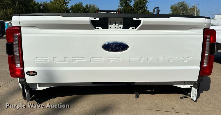 image for item NQ9360 Ford F350 pickup truck bed