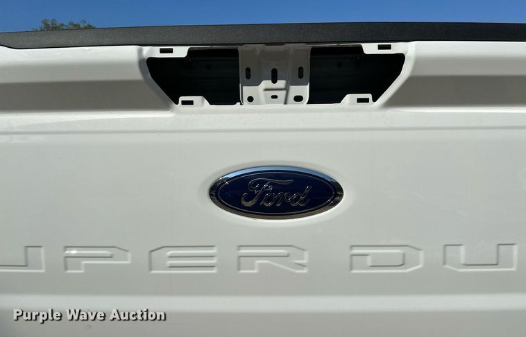 image for item NQ9360 Ford F350 pickup truck bed