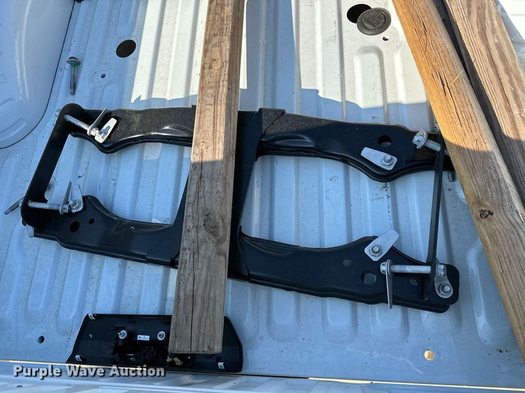 image for item NQ9360 Ford F350 pickup truck bed