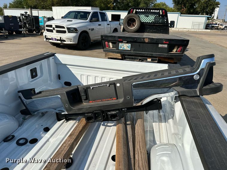 image for item NQ9360 Ford F350 pickup truck bed