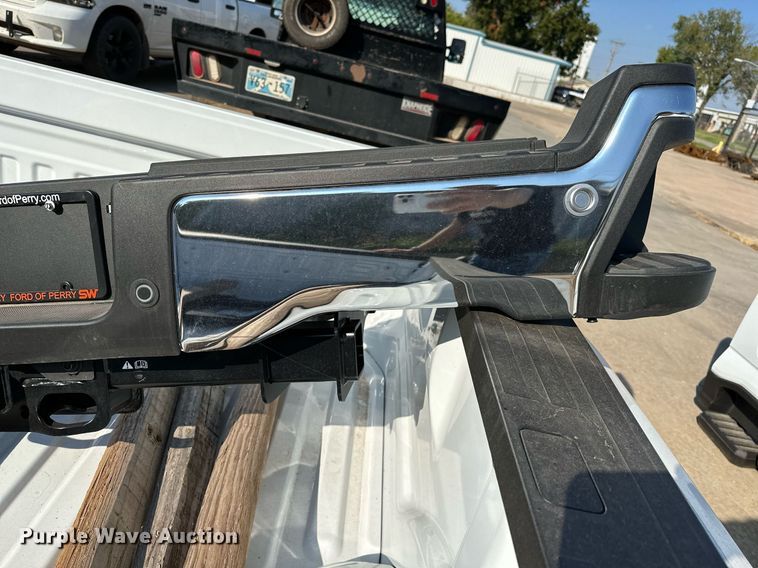 image for item NQ9360 Ford F350 pickup truck bed