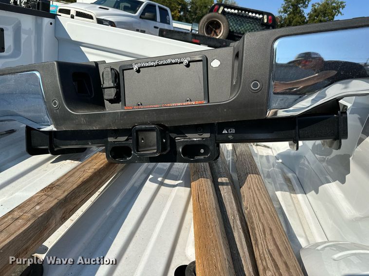 image for item NQ9360 Ford F350 pickup truck bed