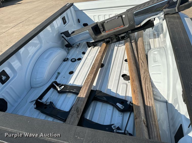 image for item NQ9360 Ford F350 pickup truck bed