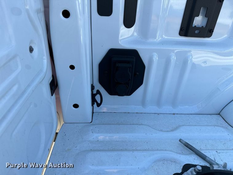 image for item NQ9360 Ford F350 pickup truck bed