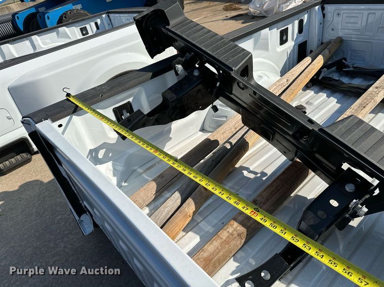 image for item NQ9360 Ford F350 pickup truck bed