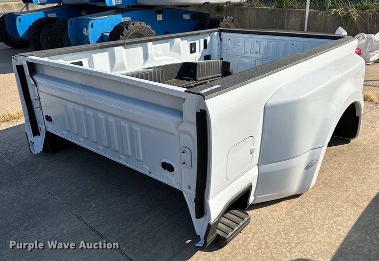 image for item NQ9361 Ford F350 pickup truck bed