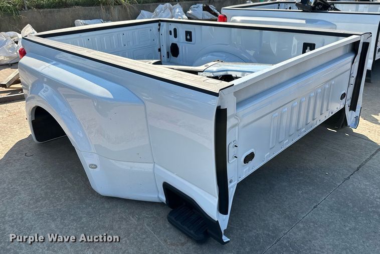 image for item NQ9361 Ford F350 pickup truck bed