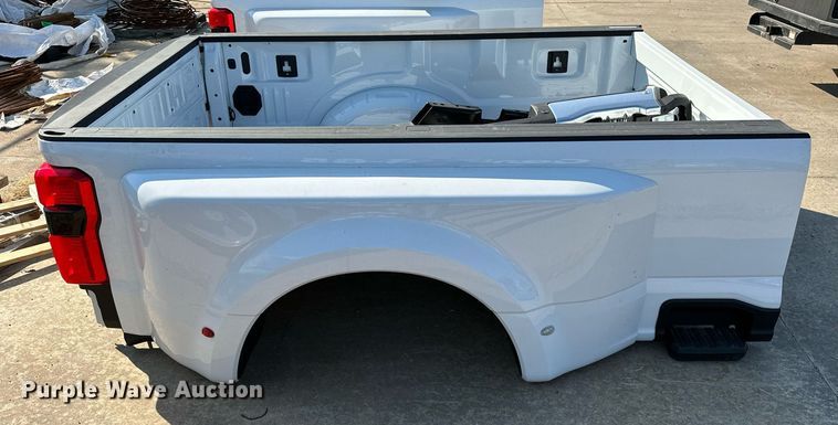 image for item NQ9361 Ford F350 pickup truck bed
