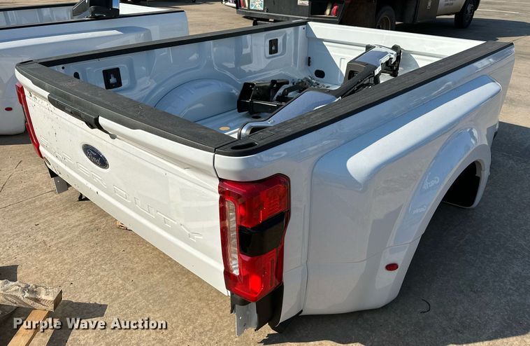 image for item NQ9361 Ford F350 pickup truck bed
