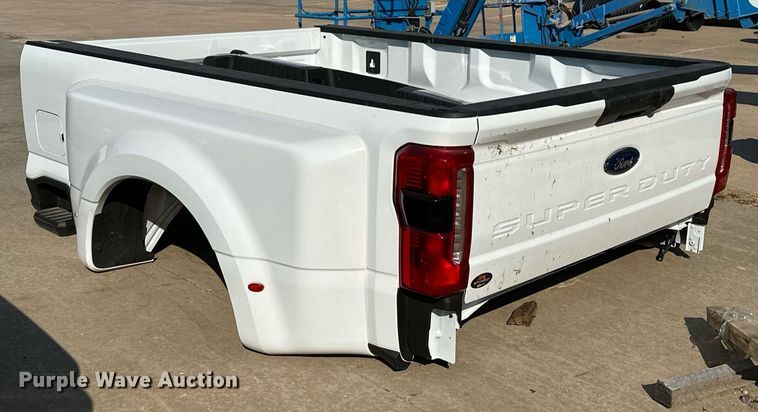 image for item NQ9361 Ford F350 pickup truck bed