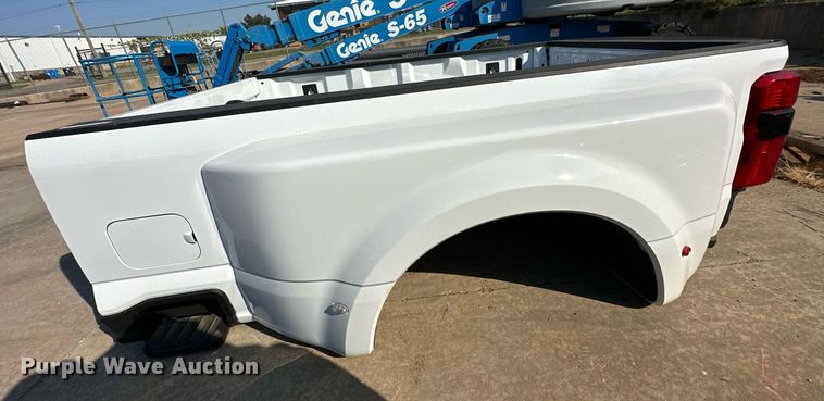 image for item NQ9361 Ford F350 pickup truck bed