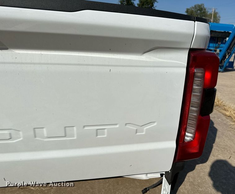 image for item NQ9361 Ford F350 pickup truck bed