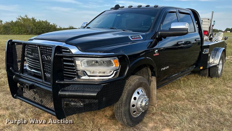 image for item NQ9365 2019 Dodge  Ram 3500 Laramie Crew Cab flatbed pickup truck