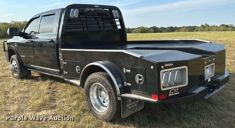 image for item NQ9365 2019 Dodge  Ram 3500 Laramie Crew Cab flatbed pickup truck