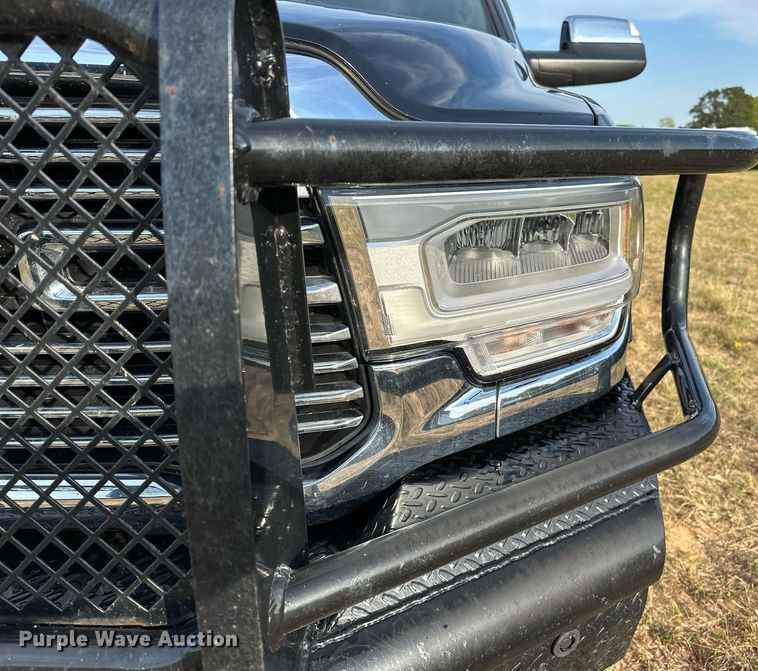 image for item NQ9365 2019 Dodge  Ram 3500 Laramie Crew Cab flatbed pickup truck