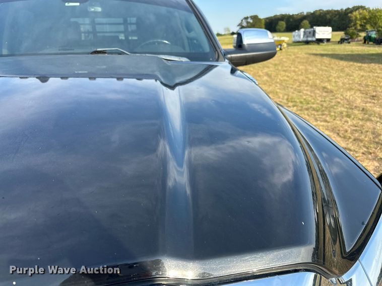 image for item NQ9365 2019 Dodge  Ram 3500 Laramie Crew Cab flatbed pickup truck