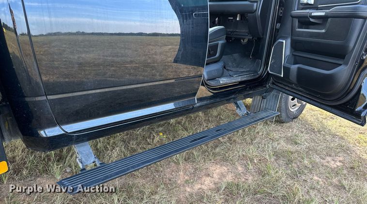 image for item NQ9365 2019 Dodge  Ram 3500 Laramie Crew Cab flatbed pickup truck