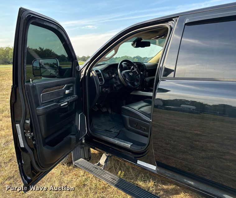 image for item NQ9365 2019 Dodge  Ram 3500 Laramie Crew Cab flatbed pickup truck