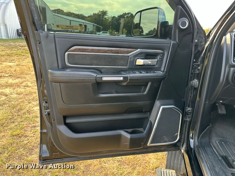 image for item NQ9365 2019 Dodge  Ram 3500 Laramie Crew Cab flatbed pickup truck