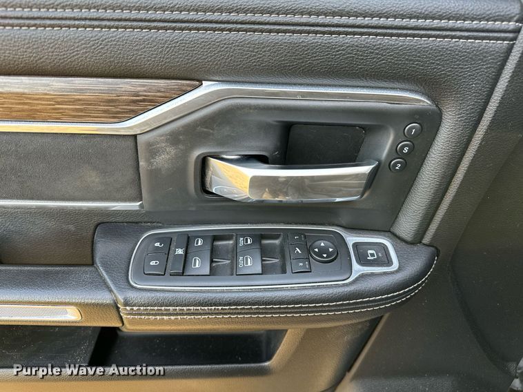 image for item NQ9365 2019 Dodge  Ram 3500 Laramie Crew Cab flatbed pickup truck