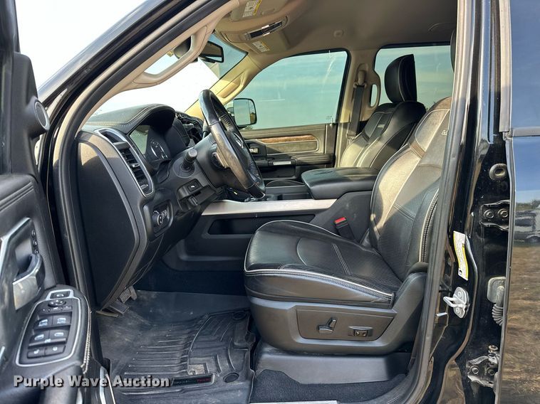 image for item NQ9365 2019 Dodge  Ram 3500 Laramie Crew Cab flatbed pickup truck