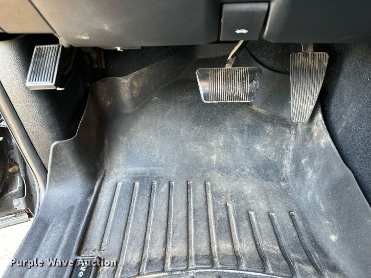 image for item NQ9365 2019 Dodge  Ram 3500 Laramie Crew Cab flatbed pickup truck