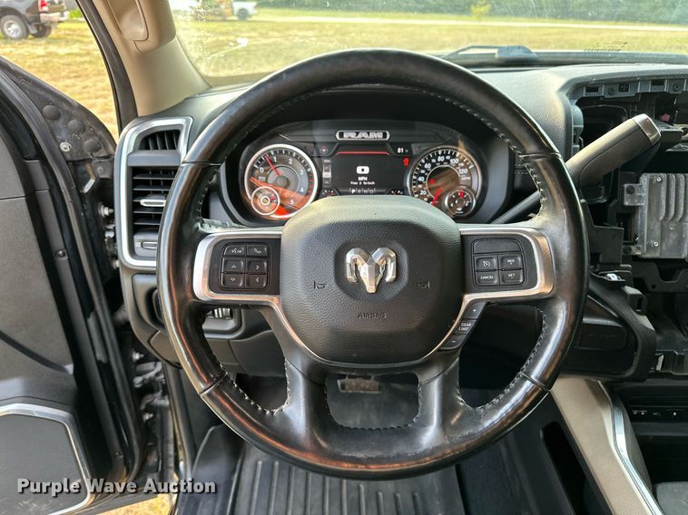 image for item NQ9365 2019 Dodge  Ram 3500 Laramie Crew Cab flatbed pickup truck