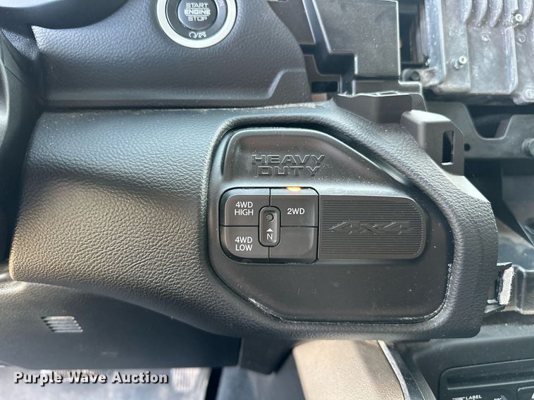 image for item NQ9365 2019 Dodge  Ram 3500 Laramie Crew Cab flatbed pickup truck