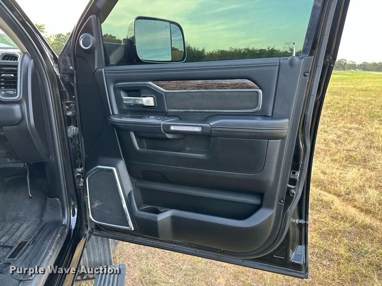 image for item NQ9365 2019 Dodge  Ram 3500 Laramie Crew Cab flatbed pickup truck