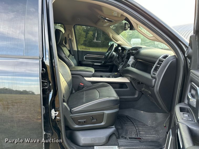 image for item NQ9365 2019 Dodge  Ram 3500 Laramie Crew Cab flatbed pickup truck