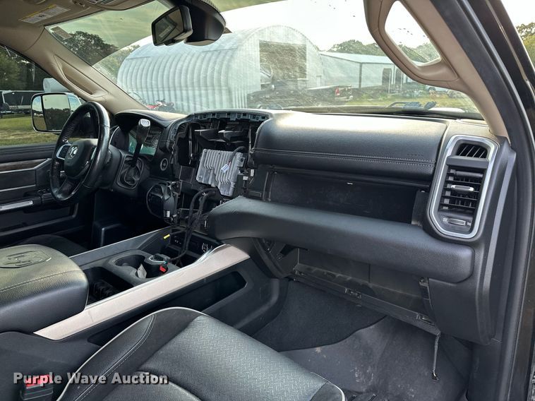 image for item NQ9365 2019 Dodge  Ram 3500 Laramie Crew Cab flatbed pickup truck