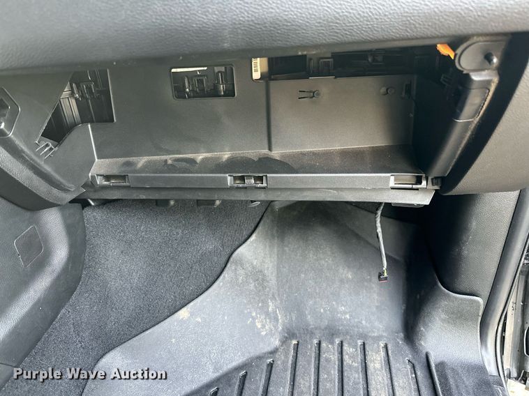 image for item NQ9365 2019 Dodge  Ram 3500 Laramie Crew Cab flatbed pickup truck