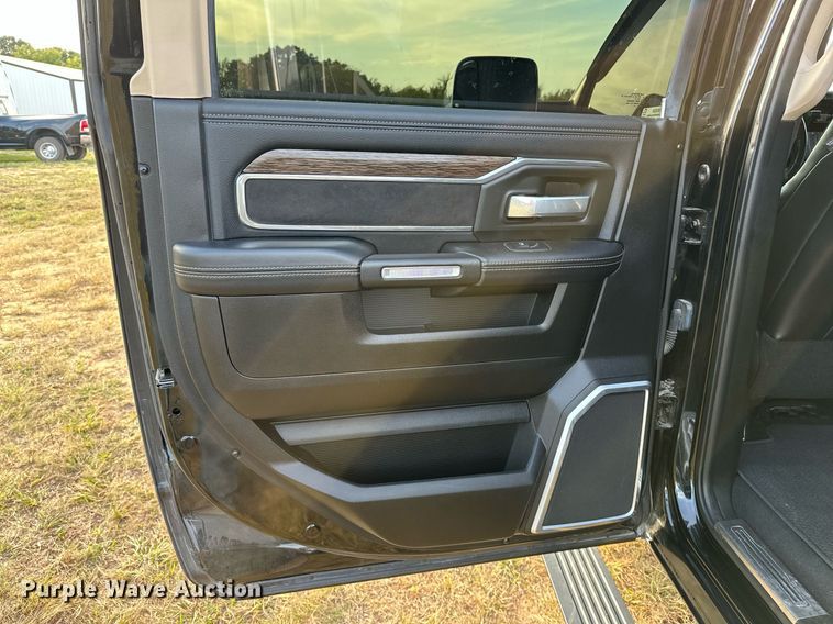 image for item NQ9365 2019 Dodge  Ram 3500 Laramie Crew Cab flatbed pickup truck