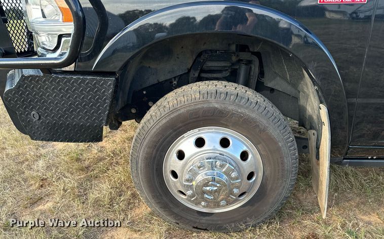 image for item NQ9365 2019 Dodge  Ram 3500 Laramie Crew Cab flatbed pickup truck