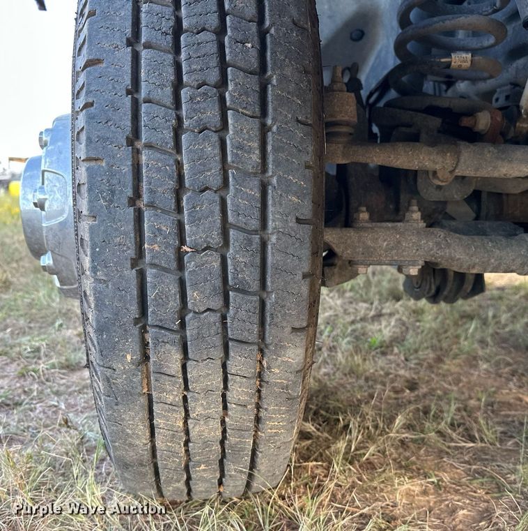 image for item NQ9365 2019 Dodge  Ram 3500 Laramie Crew Cab flatbed pickup truck