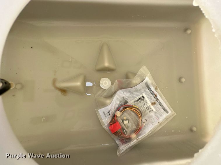 image for item NQ9375 Demco 9464077 turf sprayer