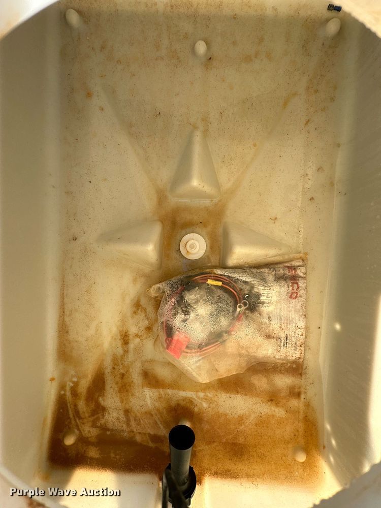 image for item NQ9393 Demco 9464077  turf sprayer