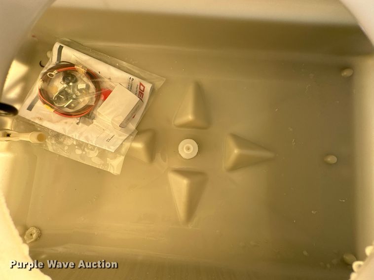 image for item NQ9394 Demco 9464077  turf sprayer