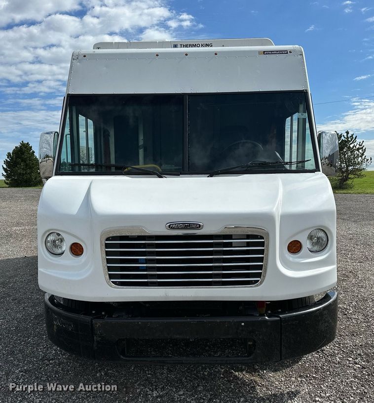 image for item NQ9406 2017 Freightliner MT45  refrigerated delivery truck