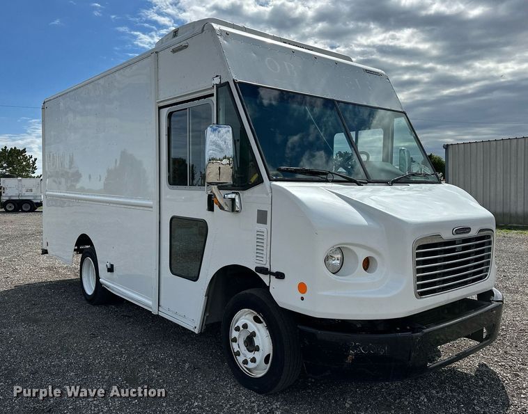 image for item NQ9406 2017 Freightliner MT45  refrigerated delivery truck