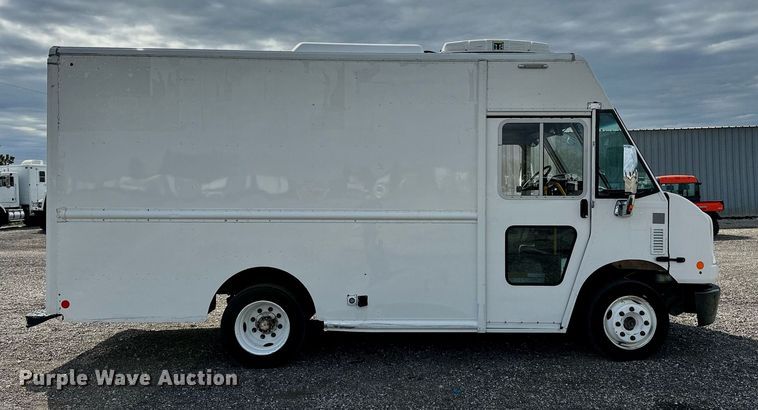 image for item NQ9406 2017 Freightliner MT45  refrigerated delivery truck