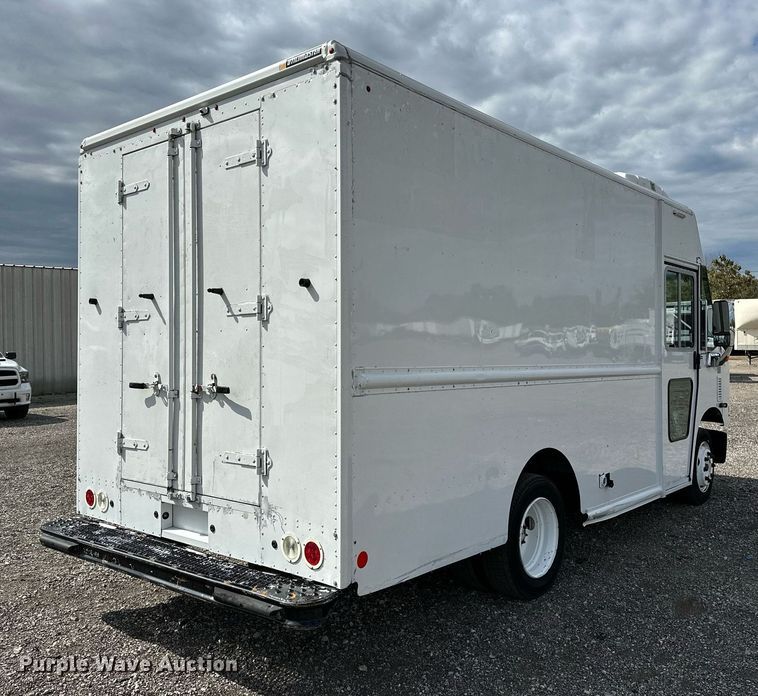 image for item NQ9406 2017 Freightliner MT45  refrigerated delivery truck