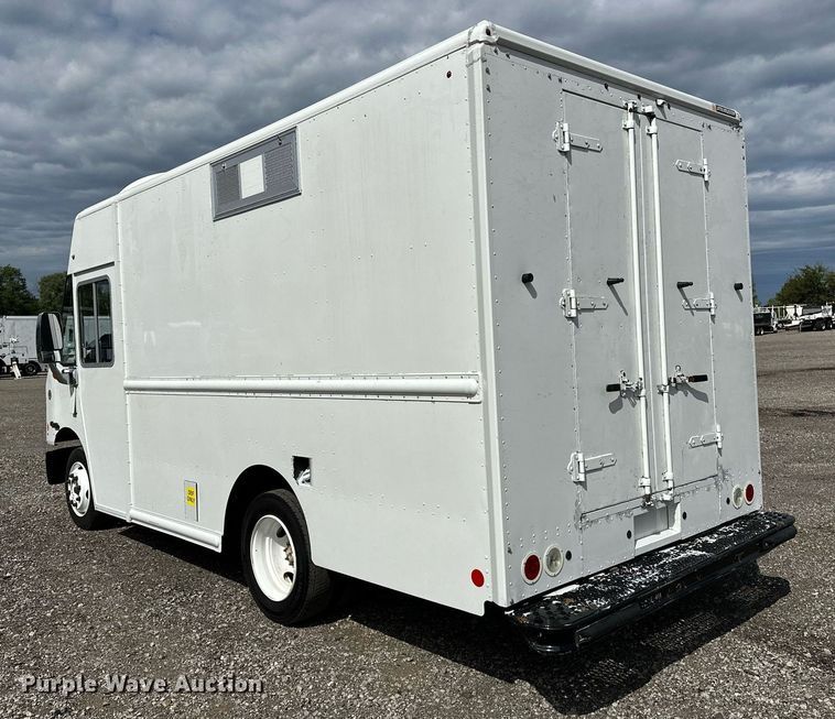 image for item NQ9406 2017 Freightliner MT45  refrigerated delivery truck