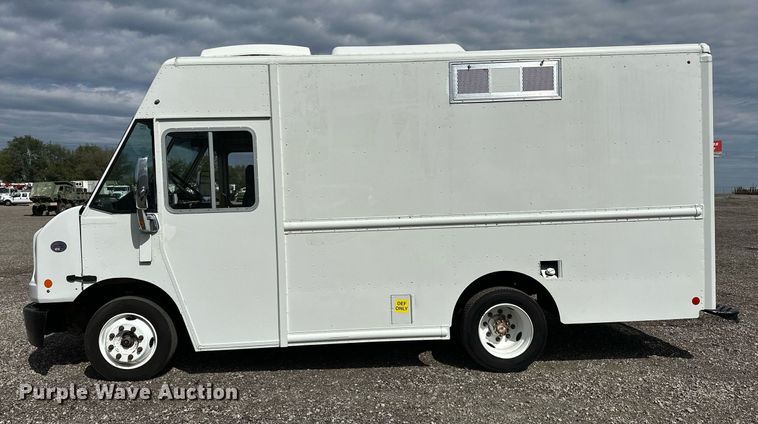 image for item NQ9406 2017 Freightliner MT45  refrigerated delivery truck