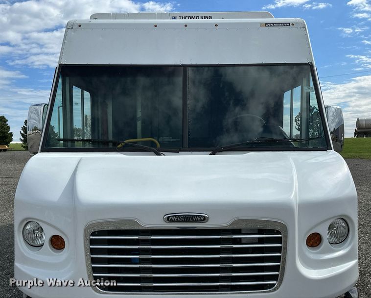 image for item NQ9406 2017 Freightliner MT45  refrigerated delivery truck
