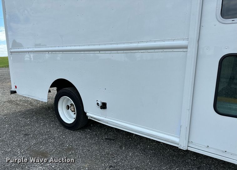 image for item NQ9406 2017 Freightliner MT45  refrigerated delivery truck