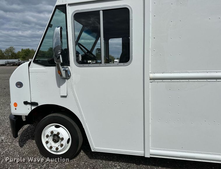 image for item NQ9406 2017 Freightliner MT45  refrigerated delivery truck