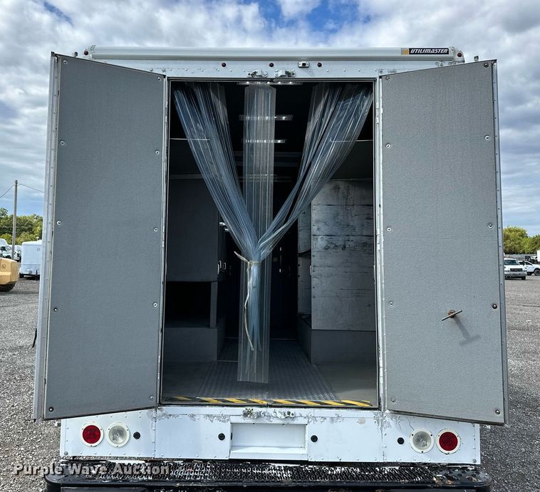 image for item NQ9406 2017 Freightliner MT45  refrigerated delivery truck