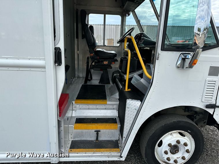 image for item NQ9406 2017 Freightliner MT45  refrigerated delivery truck